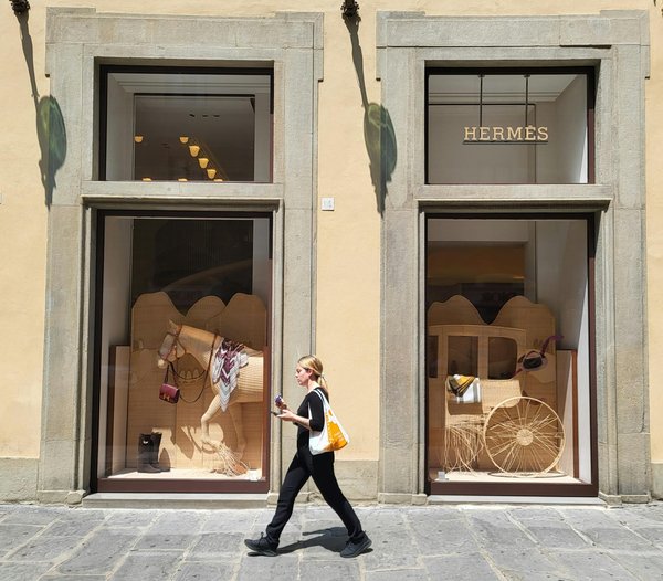 Ultimate guide to chic winter accessories: how to stay fashionable and cozy this season